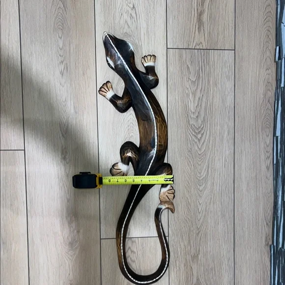 Handcrafted Wooden Lizard Decor - Picture 10 of 10